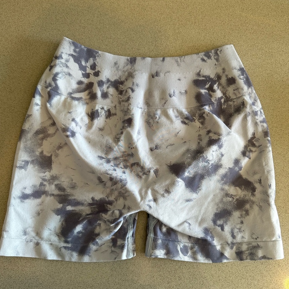 Women's Tie-Dye Scrunch Butt Biker Shorts
